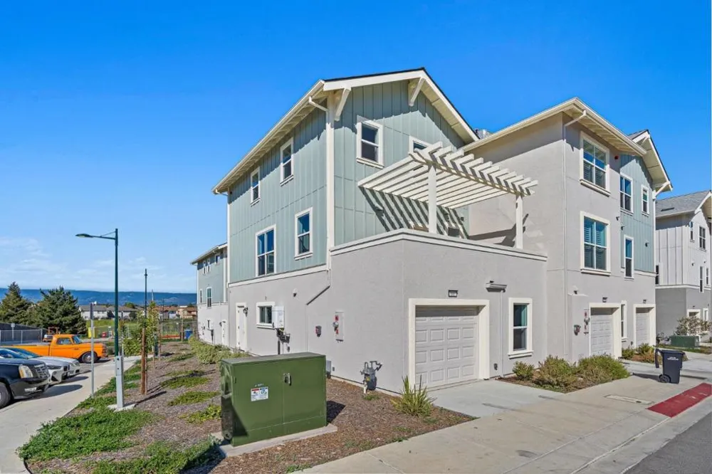 102 Skyline Vista Way Watsonville, CA 95076