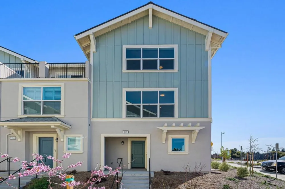 102 Skyline Vista Way Watsonville, CA 95076