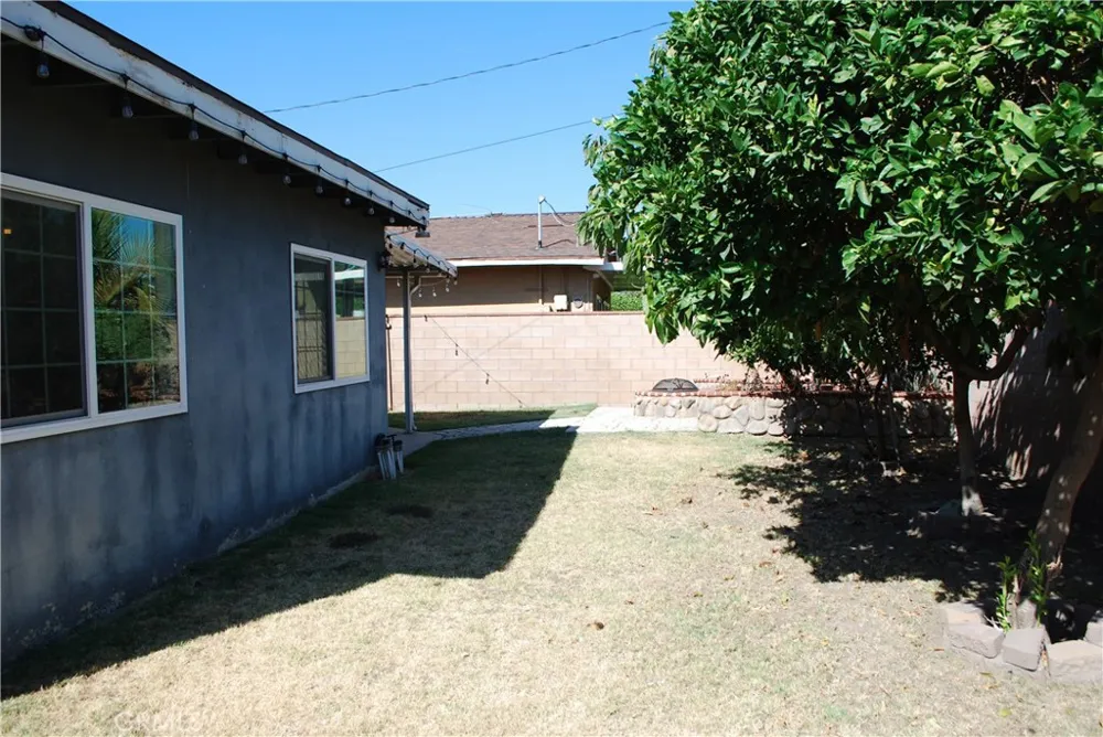 2498 Kellogg Park Drive Pomona, CA 91768