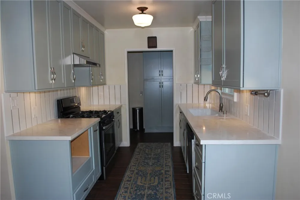 2498 Kellogg Park Drive Pomona, CA 91768