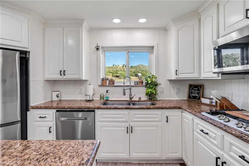 2807 Clanfield Acton, CA 93510