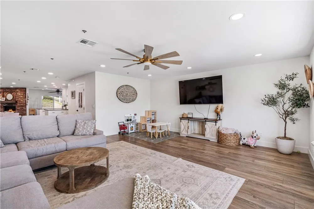 2807 Clanfield Acton, CA 93510