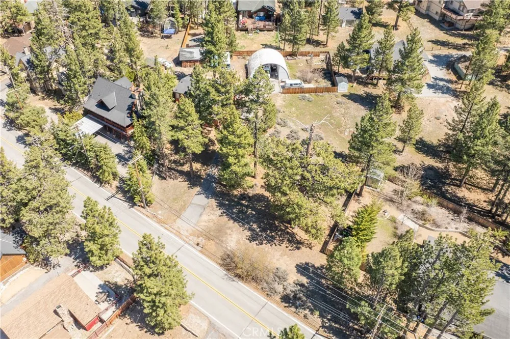 351 Edgemoor Big Bear Lake, CA 92315