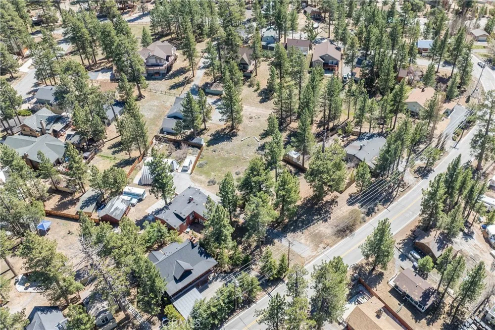 351 Edgemoor Big Bear Lake, CA 92315