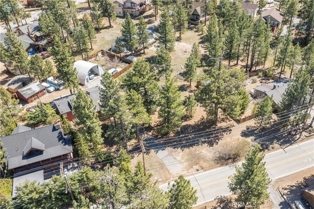 351 Edgemoor Big Bear Lake, CA 92315