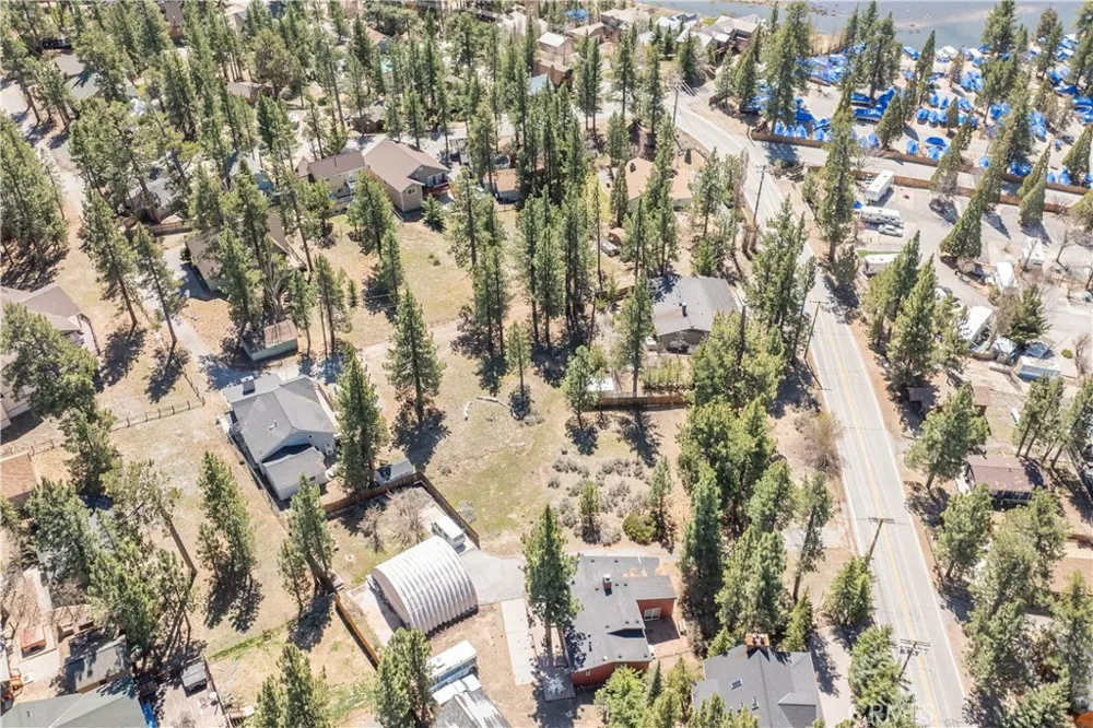 351 Edgemoor Big Bear Lake, CA 92315