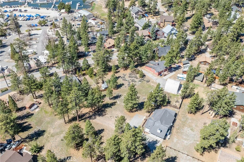 351 Edgemoor Big Bear Lake, CA 92315