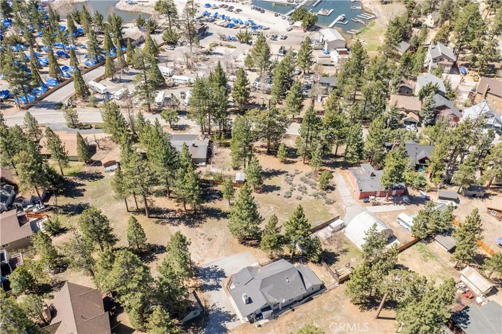 351 Edgemoor Big Bear Lake, CA 92315
