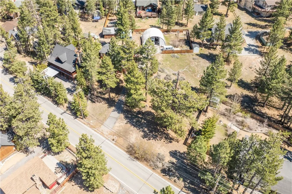 351 Edgemoor Big Bear Lake, CA 92315