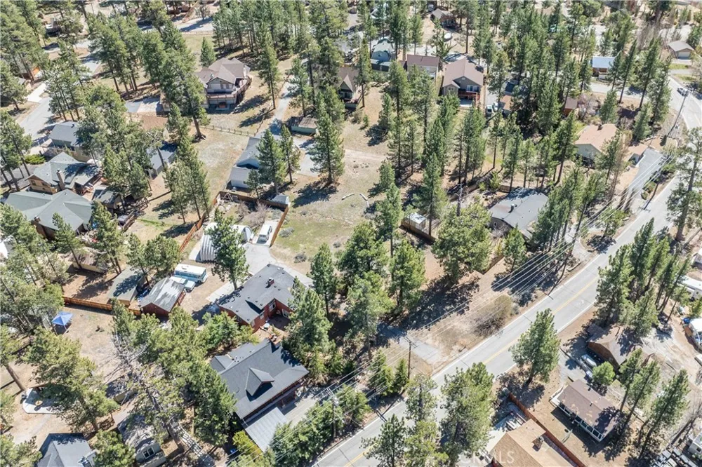 351 Edgemoor Big Bear Lake, CA 92315