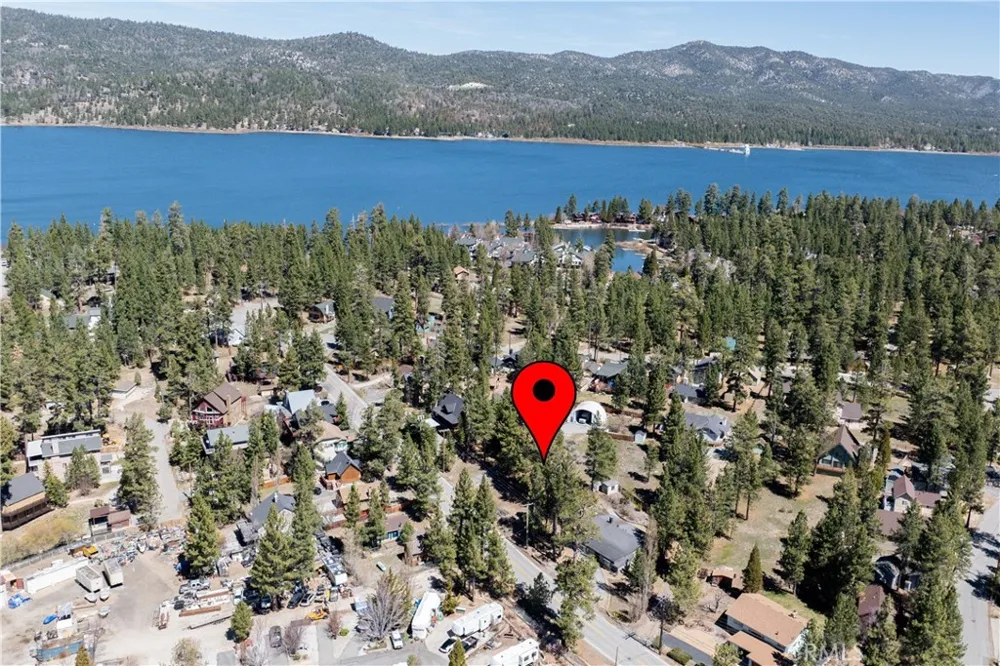 351 Edgemoor Big Bear Lake, CA 92315