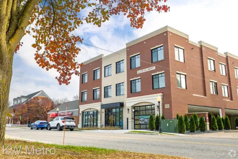 120 E Liberty Street #302
