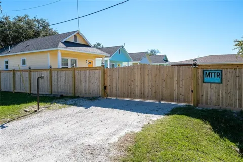 609 W Liberty Street #5