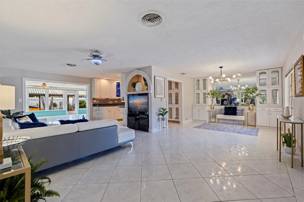 290 1ST STREET W Tierra Verde, FL 33715