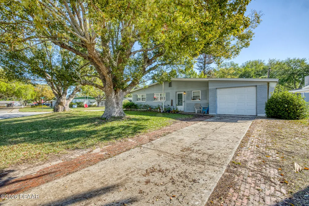 2821 Oak Lea Drive South Daytona, FL 32119