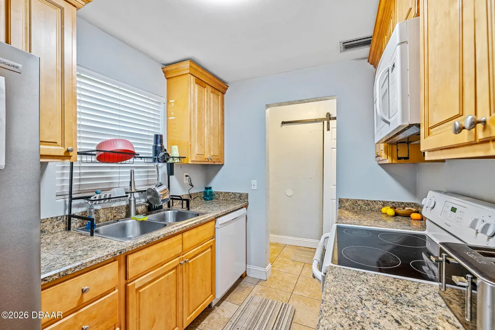 2821 Oak Lea Drive South Daytona, FL 32119