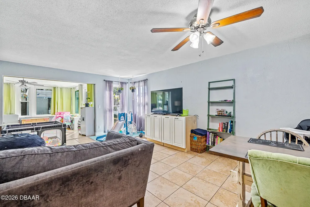 2821 Oak Lea Drive South Daytona, FL 32119