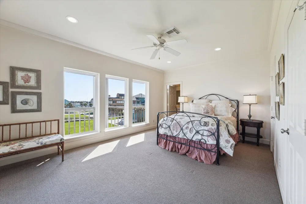 1 Blue Heron Cir Drive Jamaica Beach, TX 77554