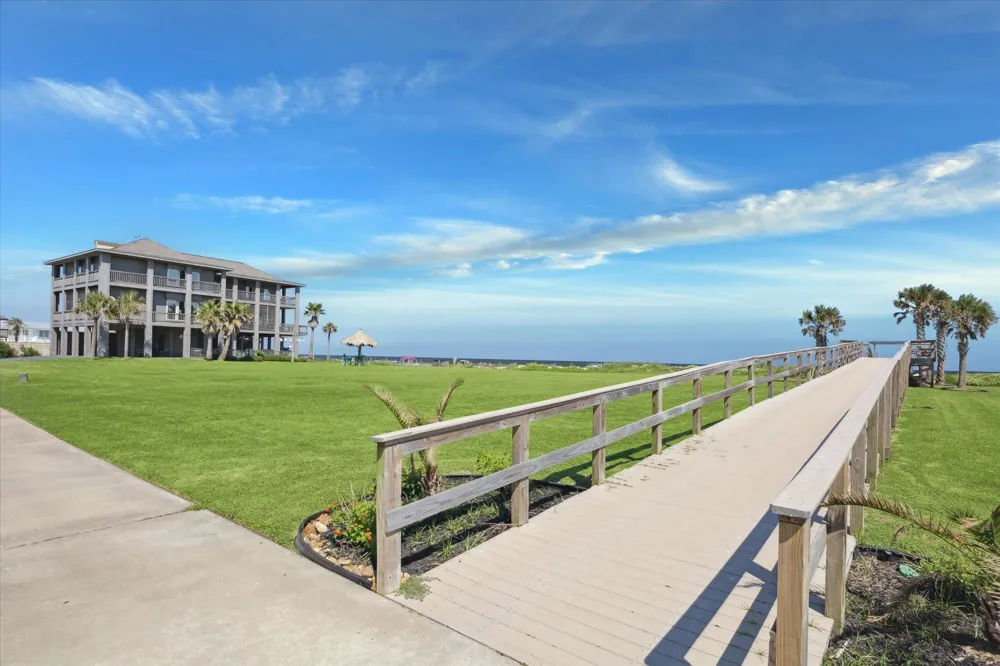 1 Blue Heron Cir Drive Jamaica Beach, TX 77554
