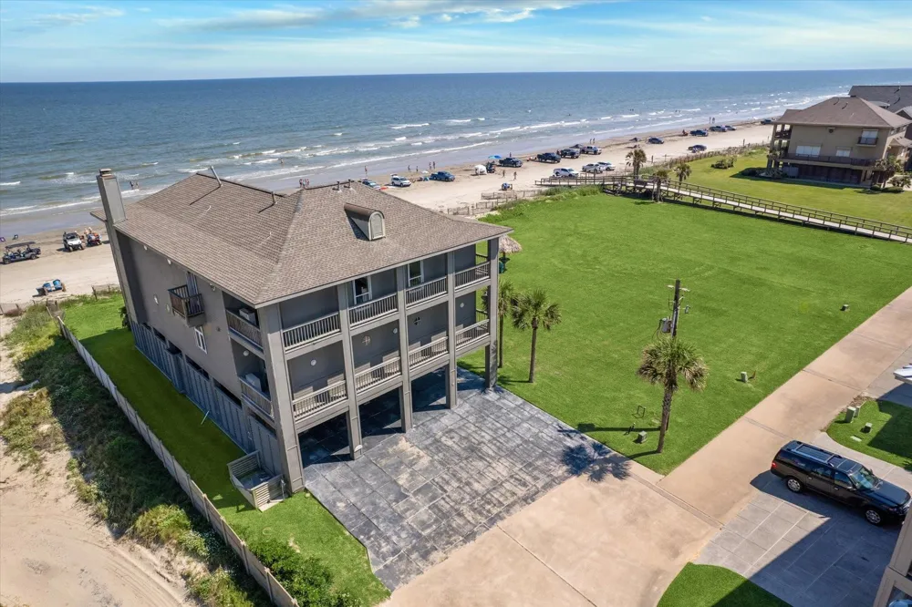 1 Blue Heron Cir Drive Jamaica Beach, TX 77554