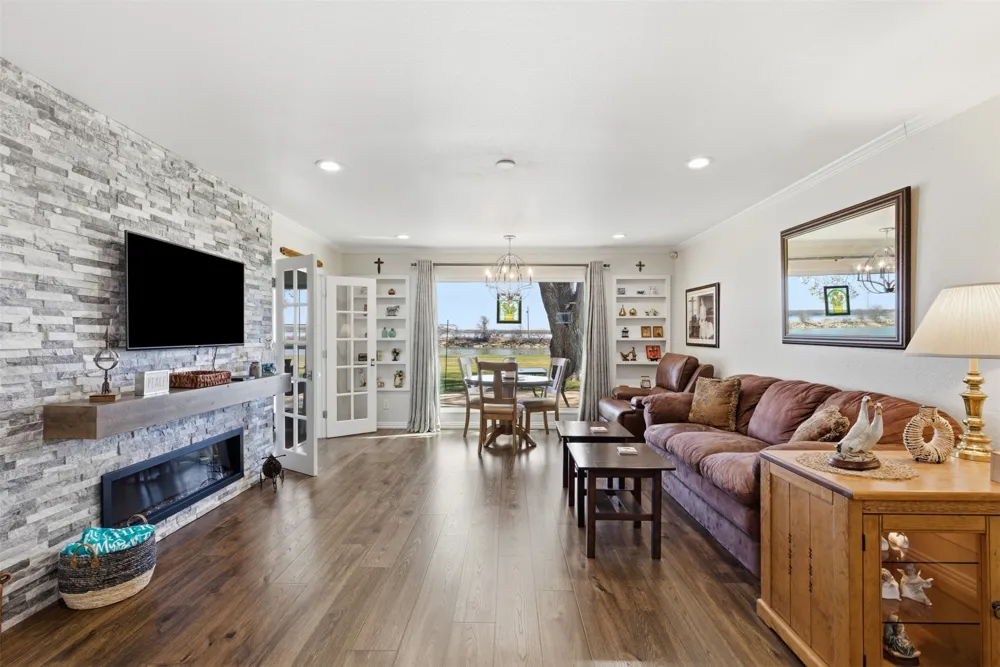 108 Harbor Drive #102 Runaway Bay, TX 76426