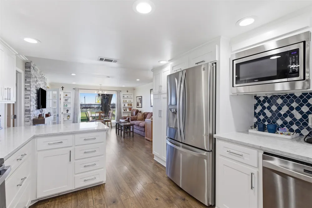 108 Harbor Drive #102 Runaway Bay, TX 76426
