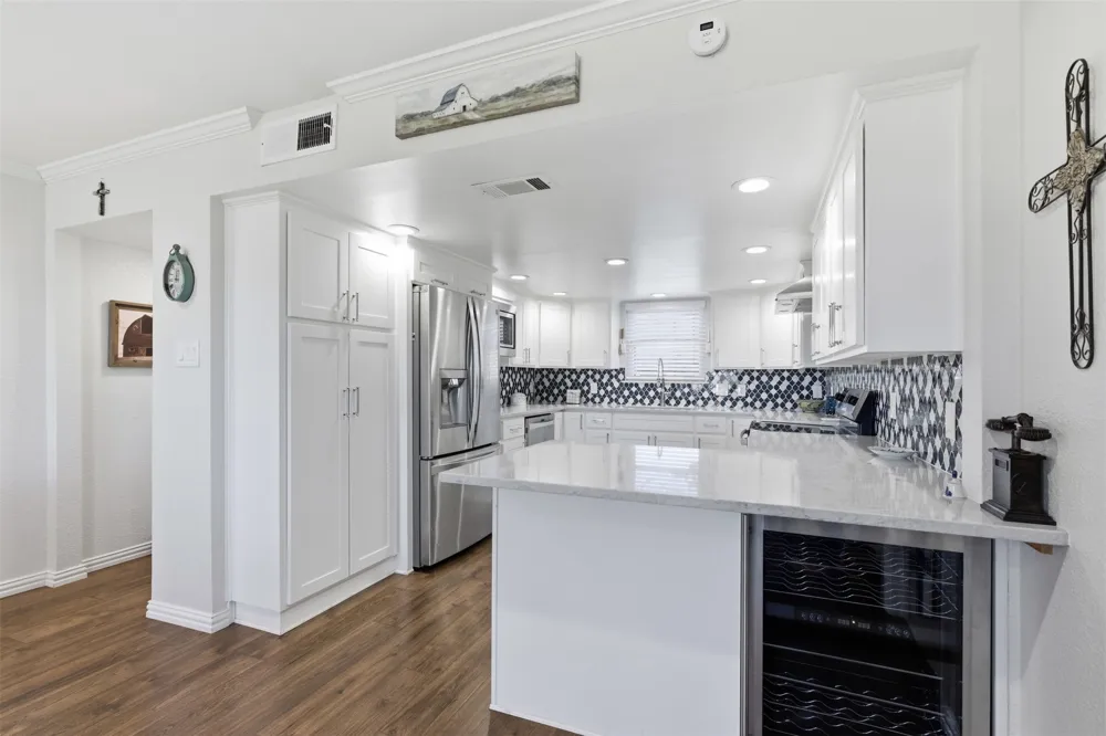 108 Harbor Drive #102 Runaway Bay, TX 76426