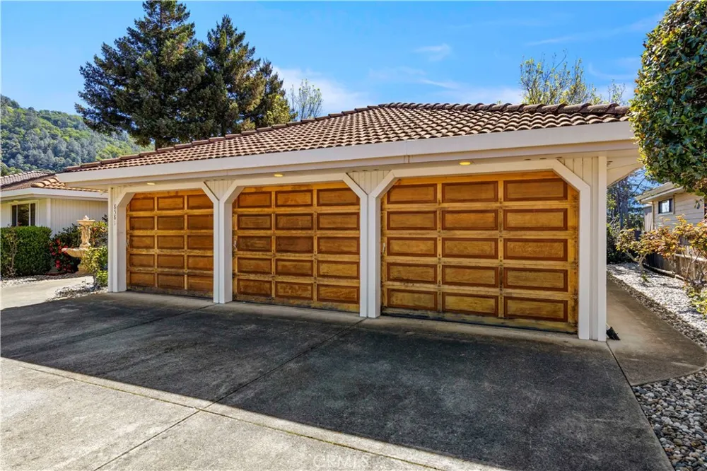 8581 Paradise Valley Boulevard Lucerne, CA 95458