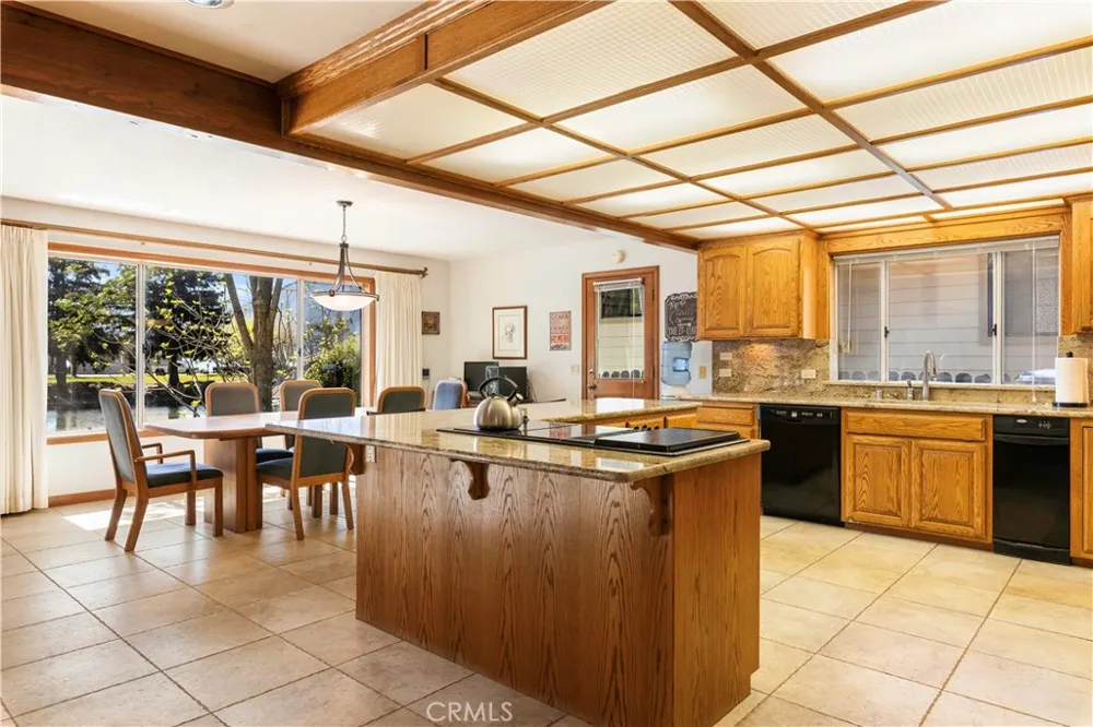 8581 Paradise Valley Boulevard Lucerne, CA 95458