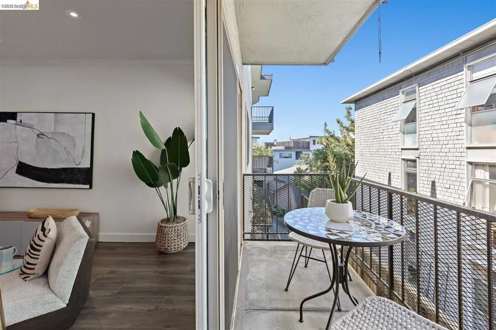 567 Oakland Ave #206 Oakland, CA 94611