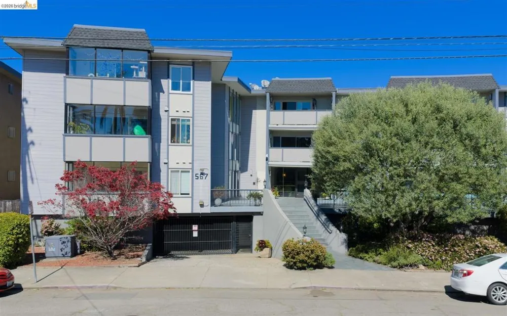 567 Oakland Ave #206 Oakland, CA 94611
