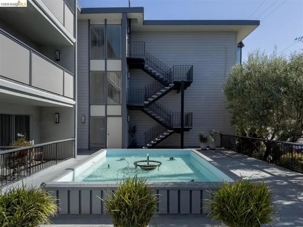 567 Oakland Ave #206 Oakland, CA 94611