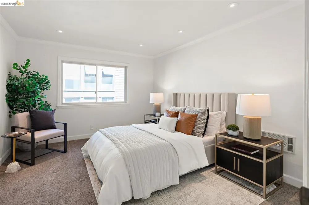 567 Oakland Ave #206 Oakland, CA 94611