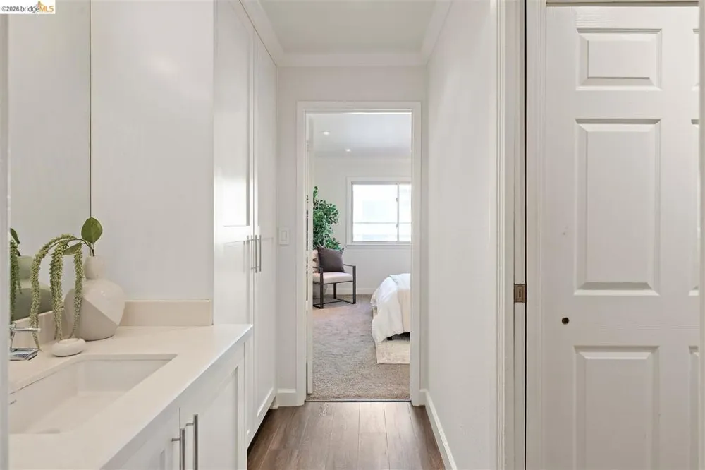 567 Oakland Ave #206 Oakland, CA 94611