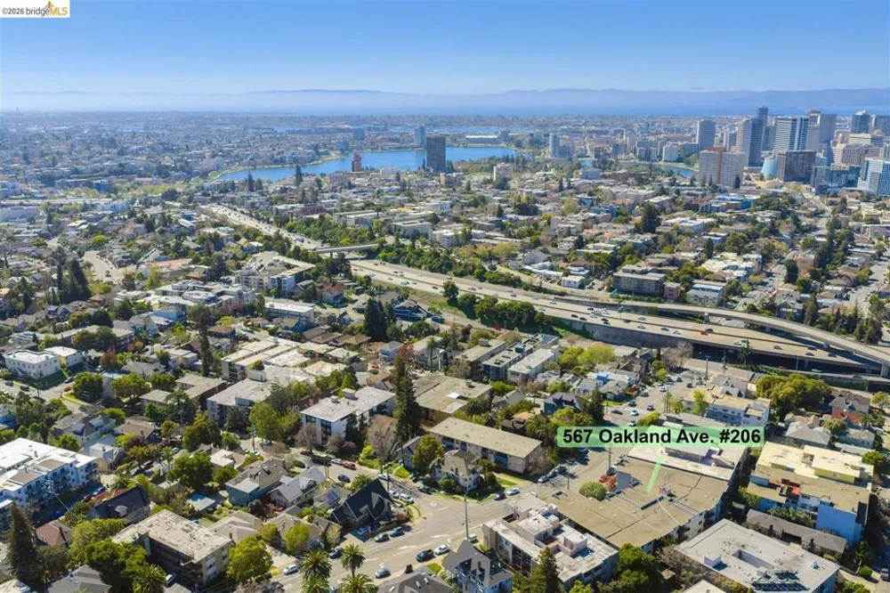 567 Oakland Ave #206 Oakland, CA 94611