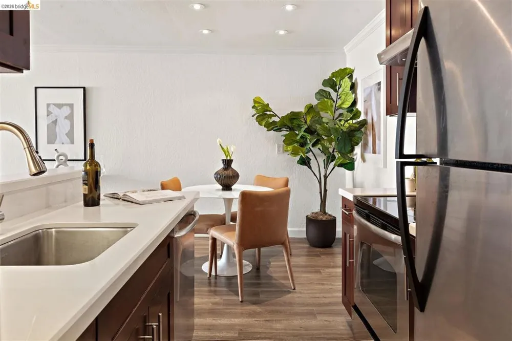 567 Oakland Ave #206 Oakland, CA 94611