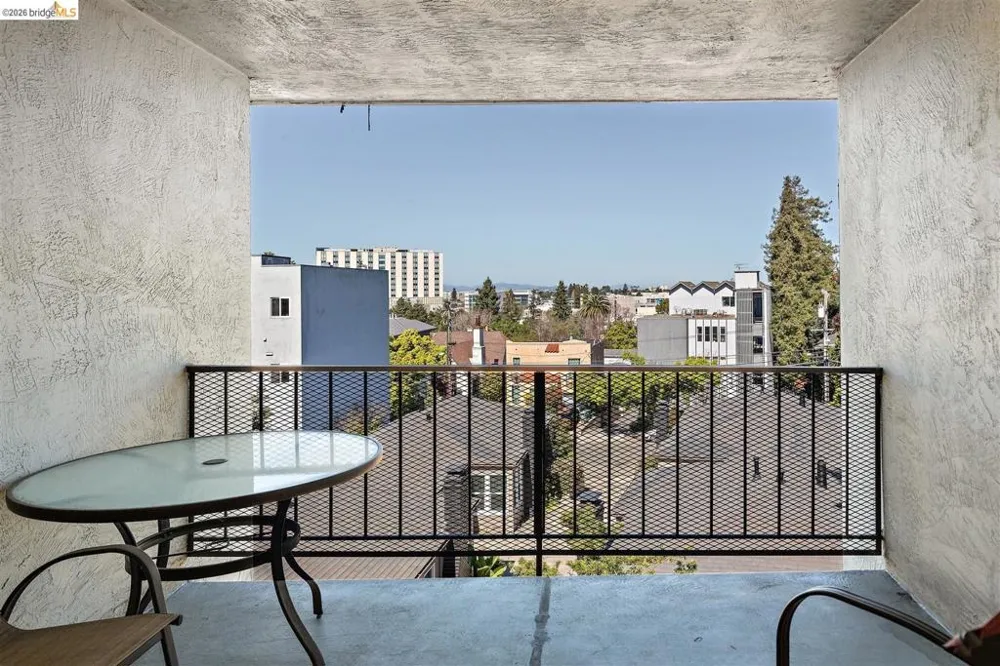 567 Oakland Ave #206 Oakland, CA 94611