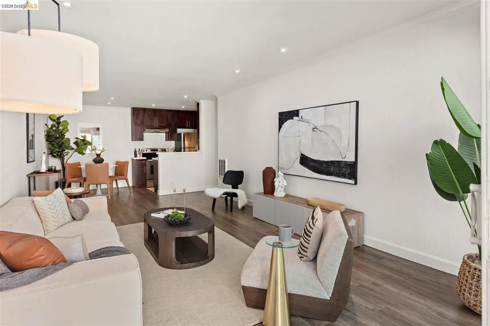 567 Oakland Ave #206 Oakland, CA 94611