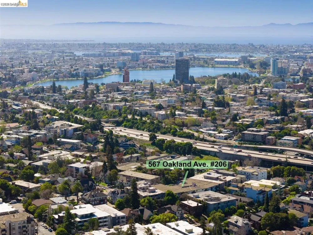 567 Oakland Ave #206 Oakland, CA 94611