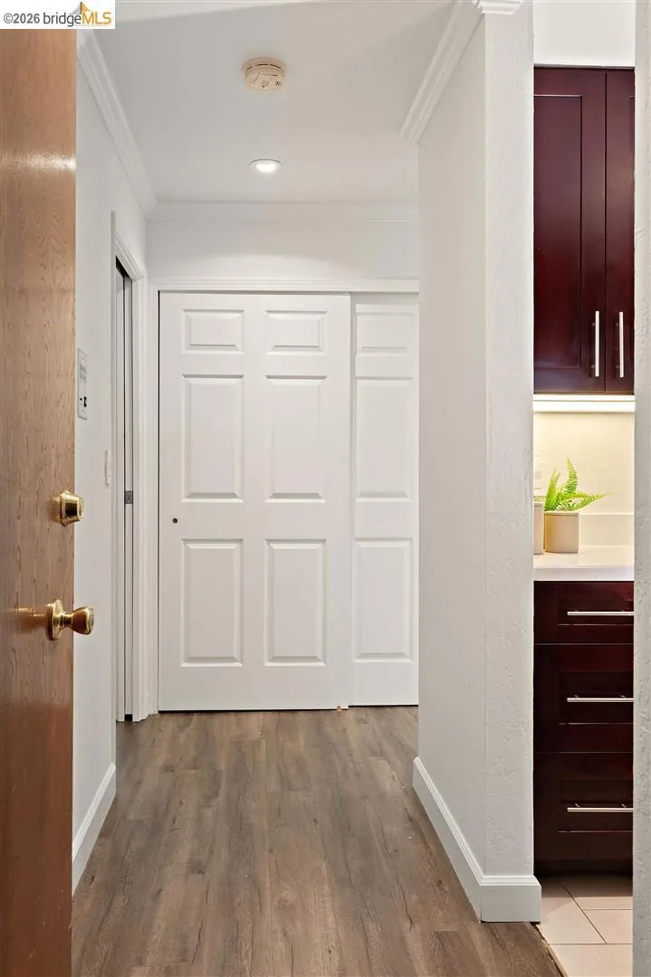 567 Oakland Ave #206 Oakland, CA 94611