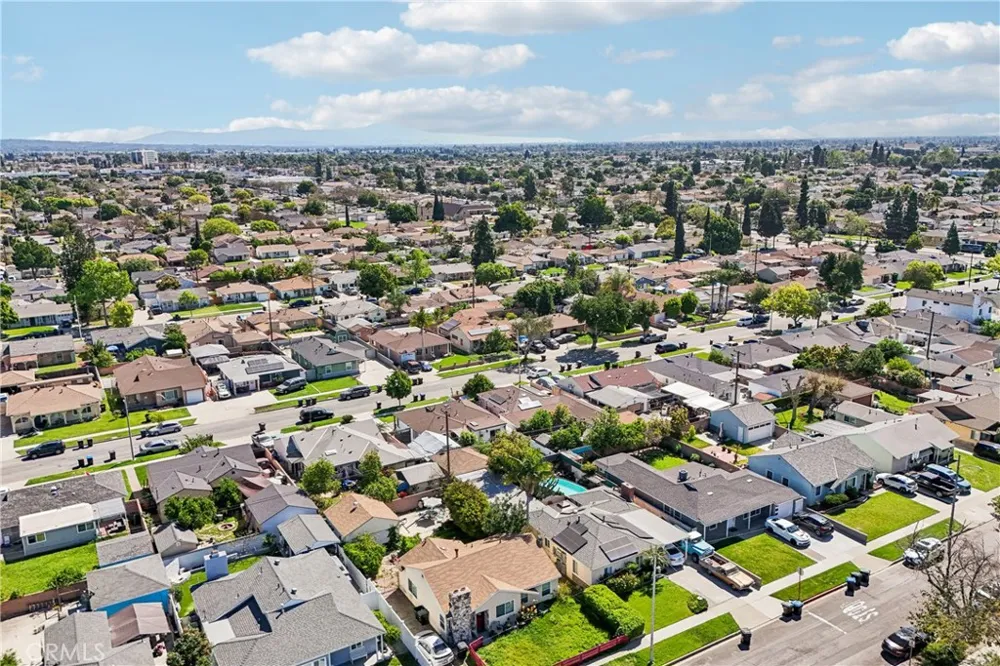 13932 Elmcroft Norwalk, CA 90650