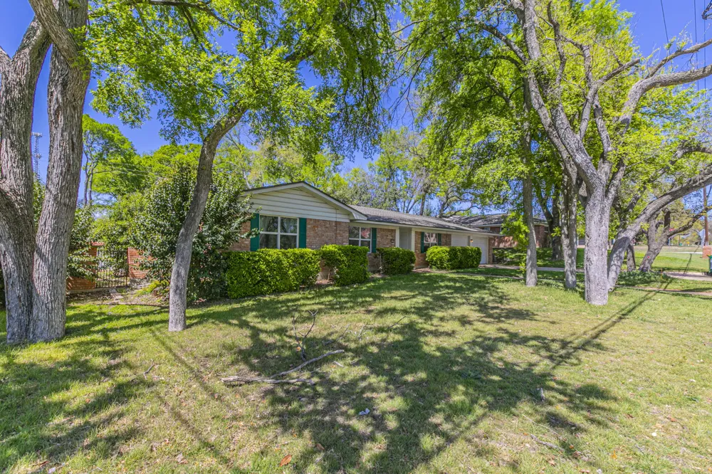 1808 Beal Street Belton, TX 76513