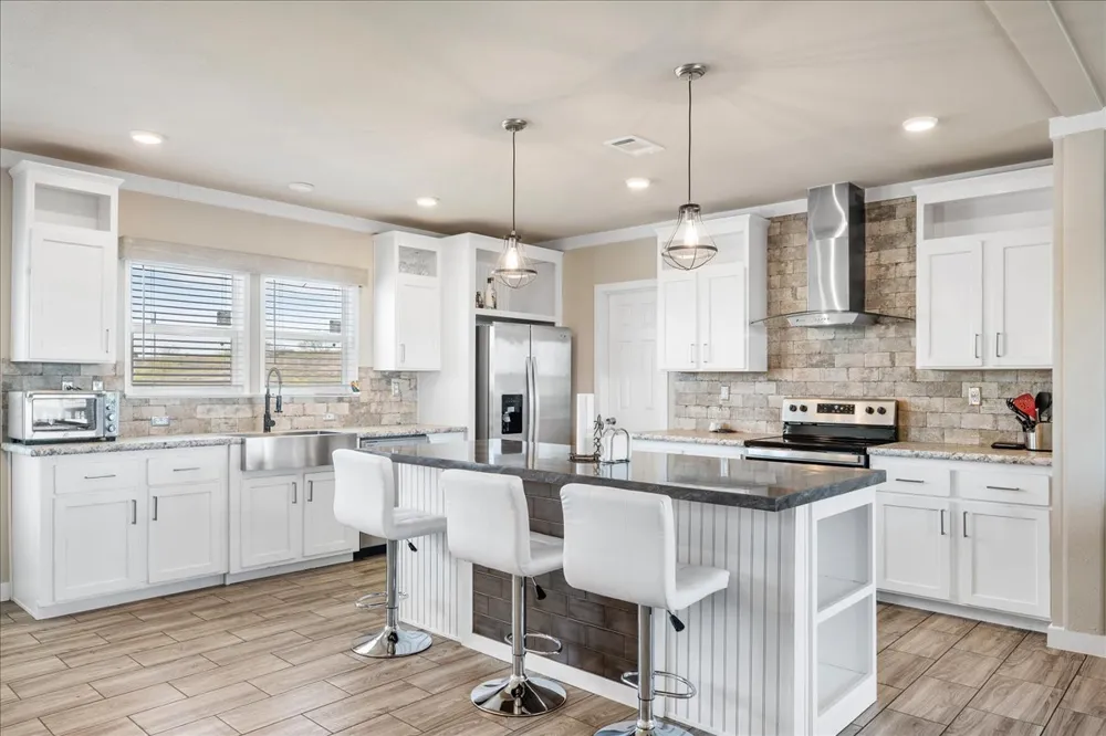 430 County Road 451 Coupland, TX 78615