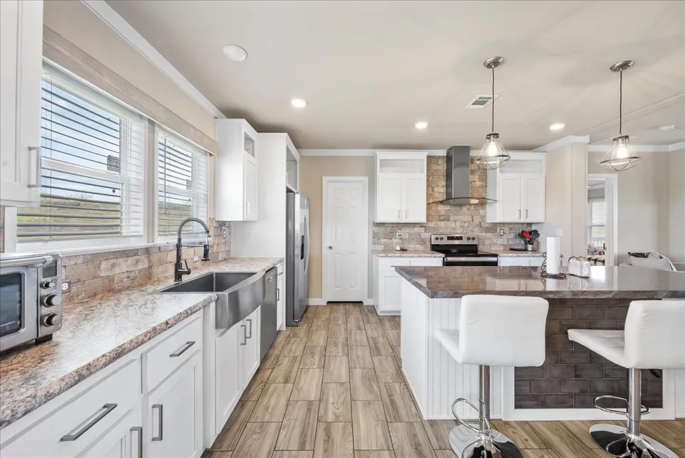 430 County Road 451 Coupland, TX 78615