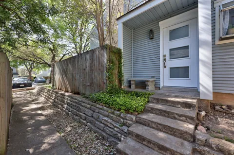 6821 Old Quarry Lane