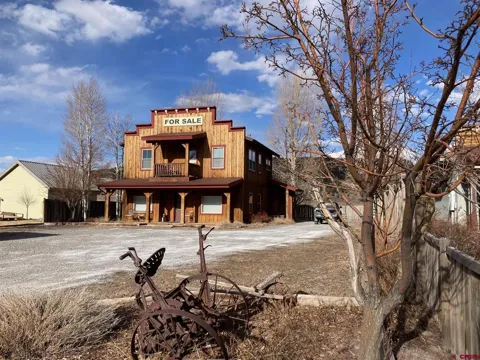 400 Palomino Trail