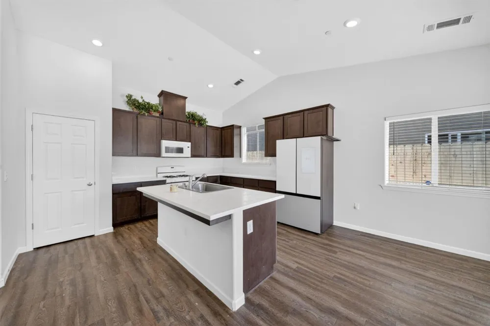 1108 Ventura Street Avenal, CA 93204