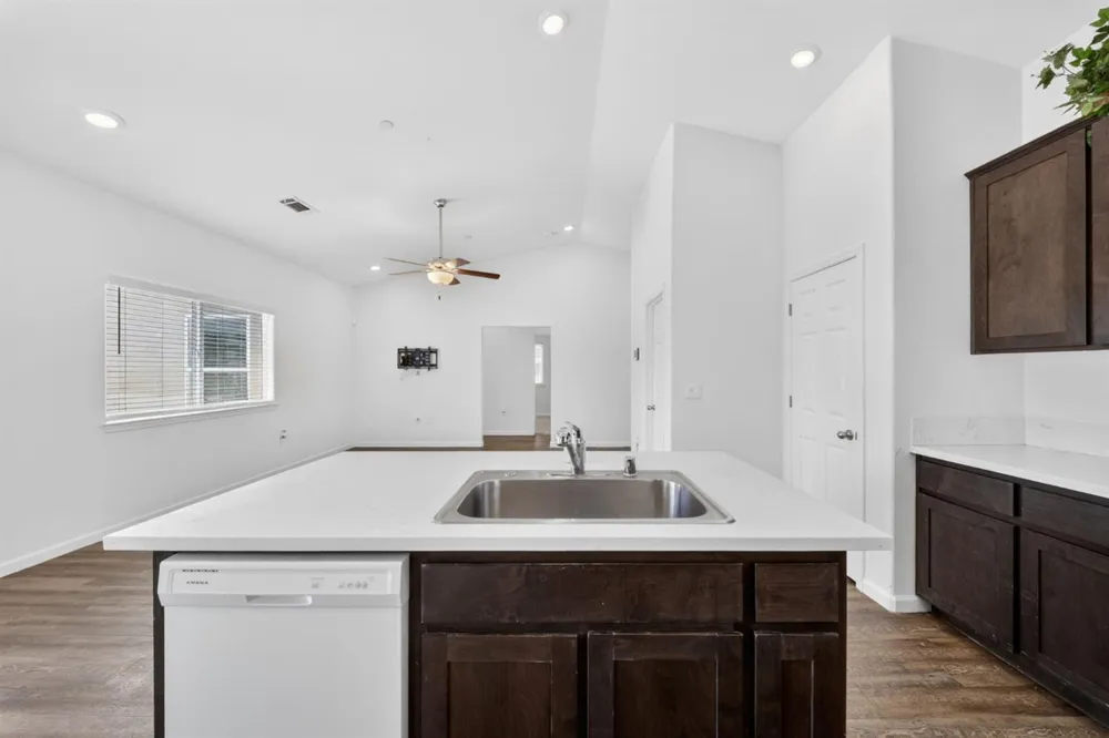 1108 Ventura Street Avenal, CA 93204