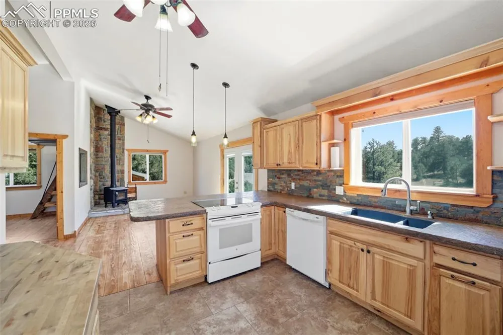 15635 County Road 143 Canon City, CO 81212