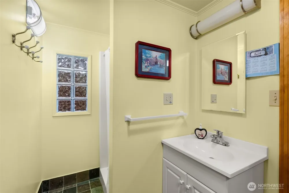 431 B STREET South Bend, WA 98586